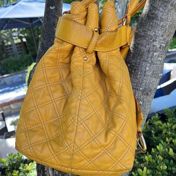 MARC JACOBS RARE mustard yellow calfskin quilted leather shoulder purse. - Picture 6 of 16